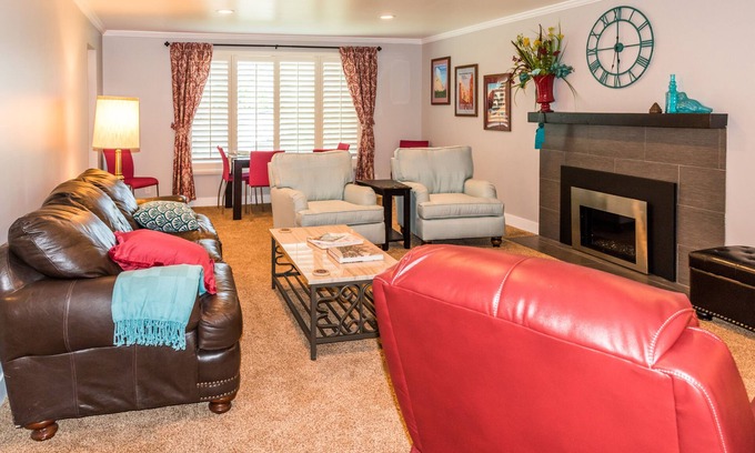 Salt Lake City House | Modern 3 bed, 2 bath home MINUTES from resorts and SLC. Great for families!
