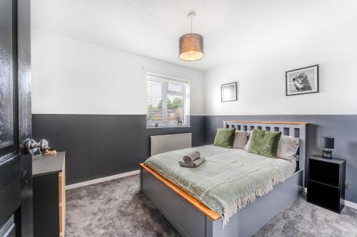 Northampton Apartment | Modern 3 bed House