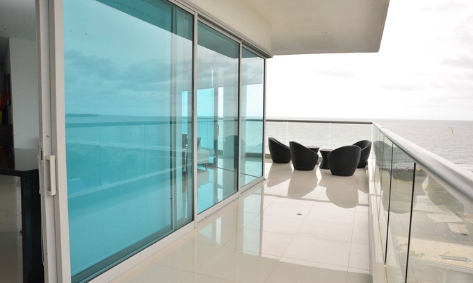 Cartagena District Apartment | Modern 3 Bedroom Apartment With Sea-beach View