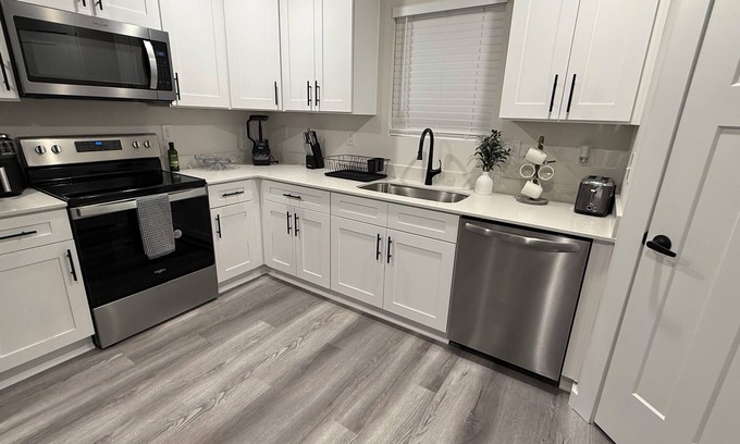 Hickory Apartment | Modern 3-Bedroom Apartment In Hickory, Close to Everything!