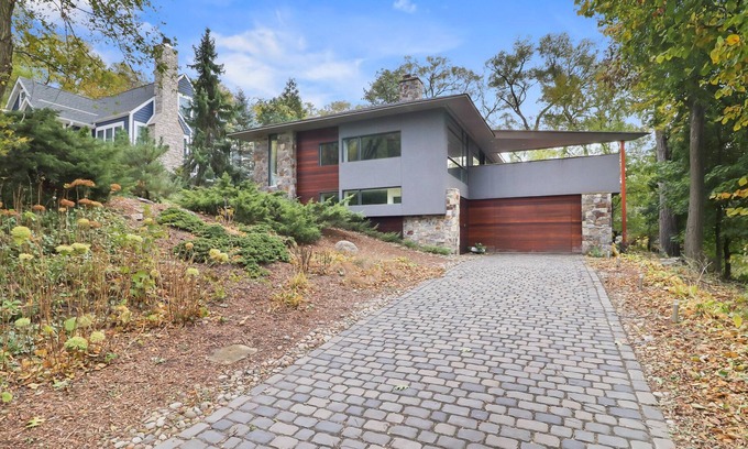 Ogden Dunes House | Modern 3 bedroom home in the heart of Ogden Dunes