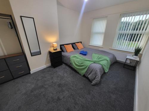 Sheffield Apartment | Modern 3-Bedroom House w Private Parking