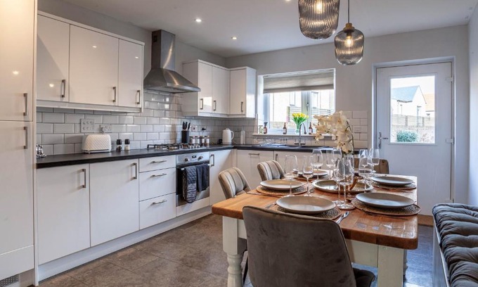 Combe Down House | Modern 3 bedroom house with parking