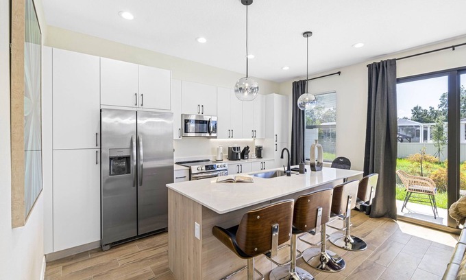 Pinecrest West Park House | Modern 3-Bedroom Tampa Retreat