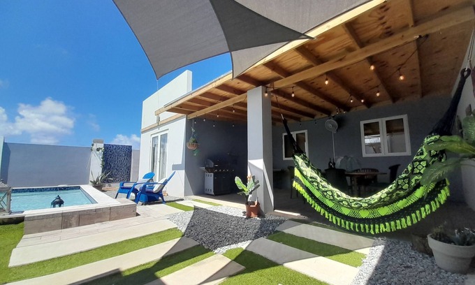 Sabana Liber Villa | Modern 3-bedroom villa with private pool, great alarm system, WiFi, hot water!