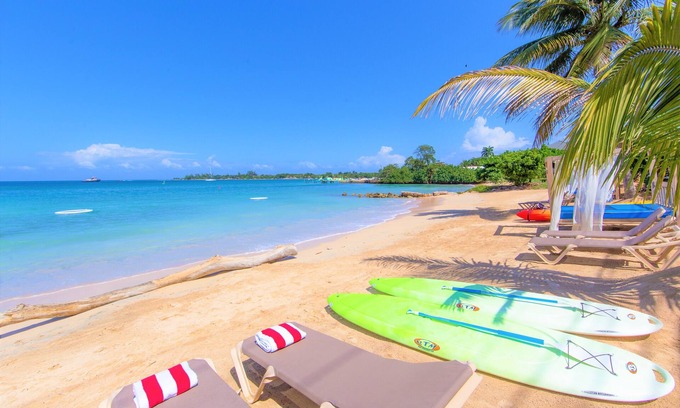 Discovery Bay Apartment | Modern 3 Bedroom with Private Beach - Luxe Beach Resort