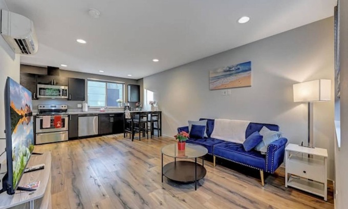 Alki House | Modern 3 BR Townhouse just steps to Alki Beach