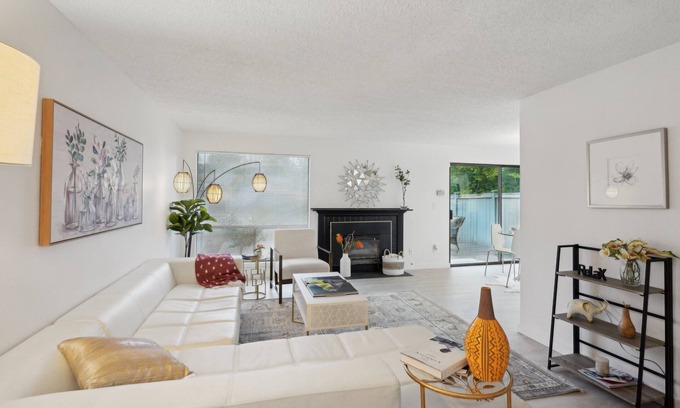 Auburn House | Modern 3bd, 2.5 bath townhome, AC, WiFi, across from Muckleshoot Casino, parks