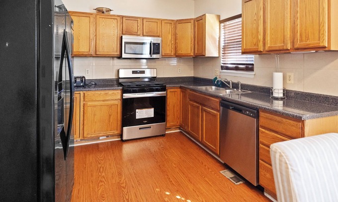 Nauck House | ★Modern 3BR Townhouse minutes from Washington, DC★