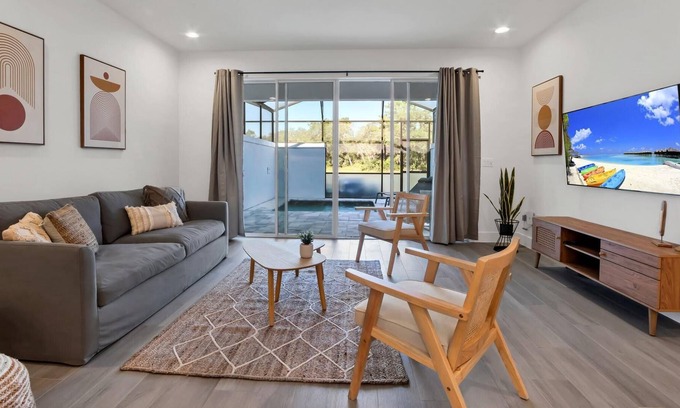Four Corners House | Modern 3BR Townhouse With Pool Near Disney