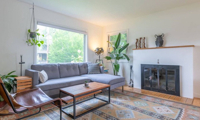 King House | Modern 4-bdrm Cape Cod House, Popular NE Portland