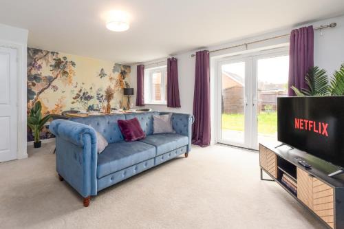 Maidstone House | Modern 4 Bedroom House-Sleeps 7-Parking-Nr Hospital-Contractors Stay