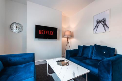 Southampton House | Modern 4 Bedrooms-Sleeps 8-Long Term Disc-Driveway
