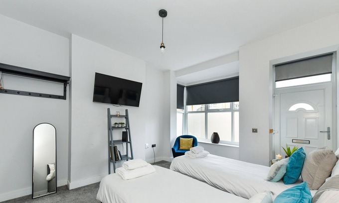 Long Eaton House | Modern 4bed House at Milner Road
