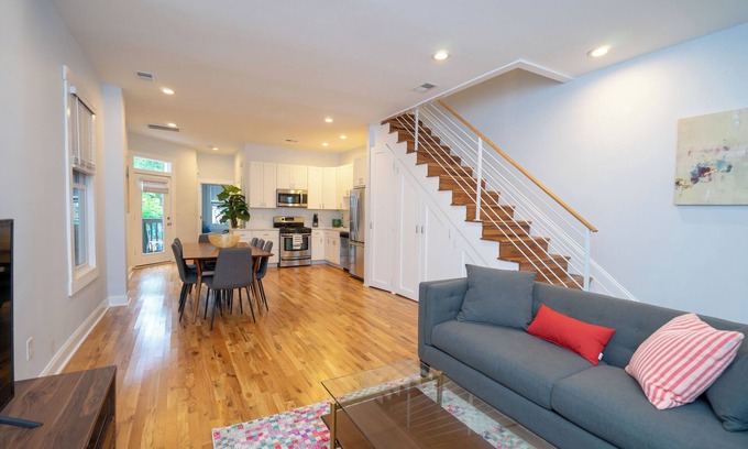 Park View House | Modern 4BR Columbia Heights Gem Walk 2 Metro & Shops with Parking