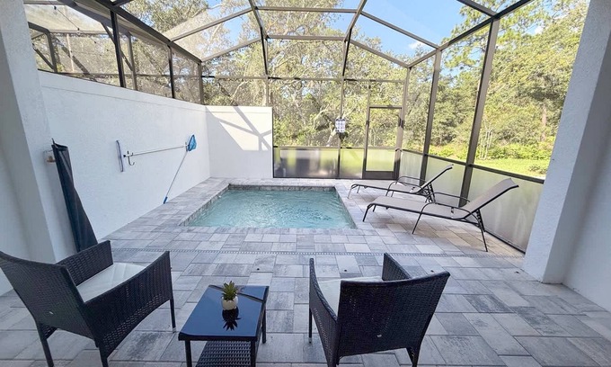 Clermont House | Modern 4BR Family Home With Private Pool