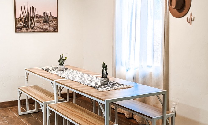 Menlo Park House | Modern 4BR Gem, Minutes to Downtown, 2 Primary Suites