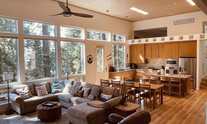 Shaver Lake Apartment | Modern 4BR Playground Deck