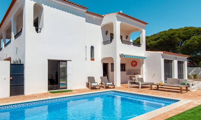 Santa Eulalia Villa | Modern 4BR w/Heatable Pool & BBQ in Albufeira