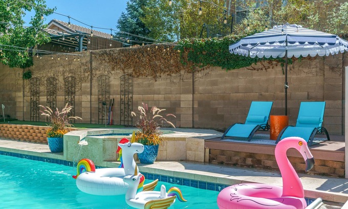 Nor Este House | Modern 5 bedroom with Pool and Hot Tub