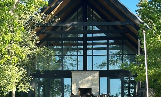 Sister Lakes House | Modern 5-BR home on Magician lake - space for family fun, swimming & sunsets