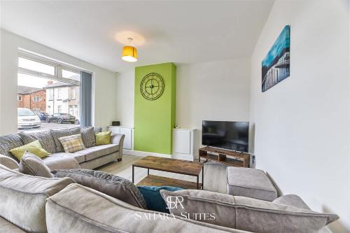 Blyth House | Modern 5BR Contractor Stay - Family & Business - Parking