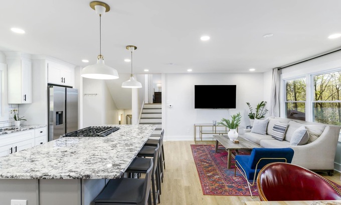 Alpharetta House | Modern Alpharetta Home-Sleeps 9