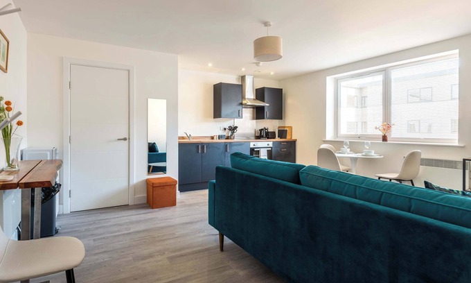Eastleigh Apartment | Modern and Bright 1 Bedroom Apartment in Bradford
