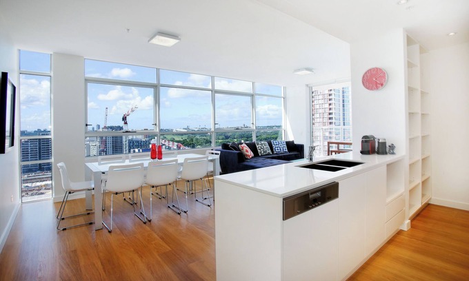 Zetland Apartment | Modern and Bright 3BR Executive Apartment in Zetland with Views