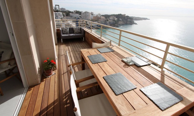 La Bonanova Apartment | Modern and Bright Two Bedroom Apartment with Stunning Views