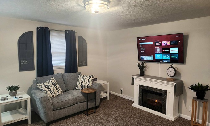 Columbus House | Modern and Cozy Space Near Columbus Attractions
