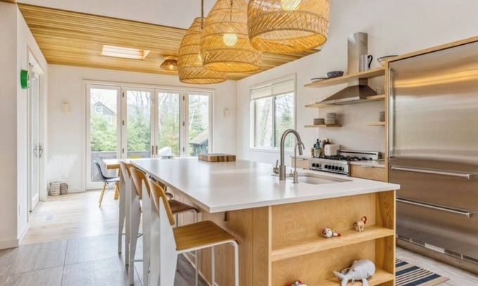 Clearwater Beach House | Modern and fully equipped 4-bedroom house in East Hampton