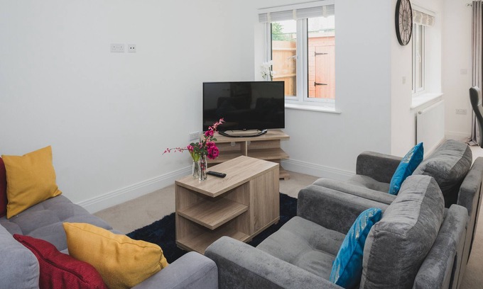 Bracknell House | Modern and Outstanding Bracknell House