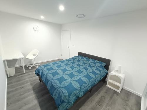 Guildford House | Modern and Peaceful Queen Room in Guildford - NR5
