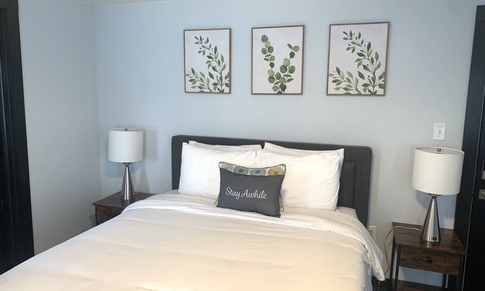 North Muskegon House | Modern and Private Queen Suite near Downtown