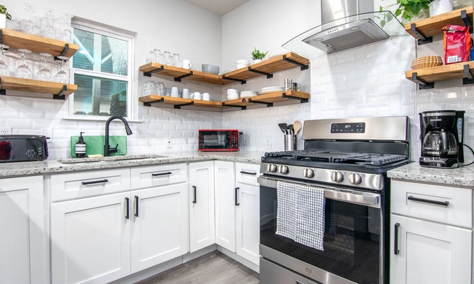 Denver Heights House | Modern and Stylish Family Home Near ATT&Riverwalk