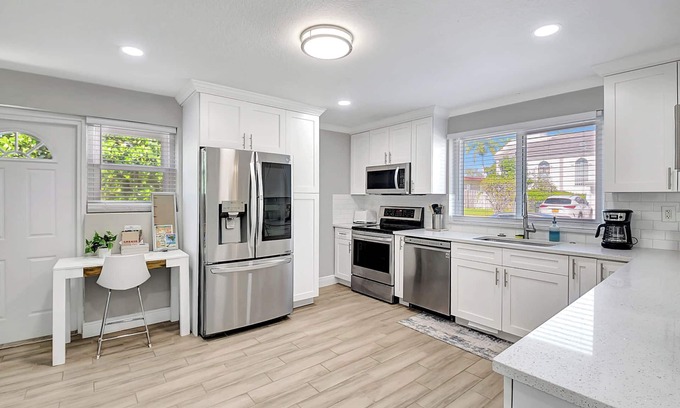 Delray Beach House | Modern and Updated Delray Beach Escape Sleeps 10!