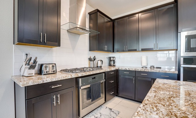 Antelope House | Modern Antelope Home: 14 Mi to Downtown Sacramento
