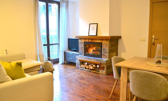 Esterri D'Aneu Apartment | Modern apartament de muntanya amb llar de foc by RURAL D'ÀNEU