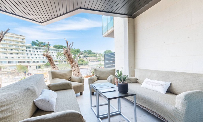 Cala San Vicente Apartment | Modern Apartment with WIFI and AC on the beach of Cala Sant Vicenç, Pollença