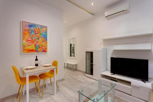 Tower Road Apartment | Modern Apartment 20 meters from the Promenade