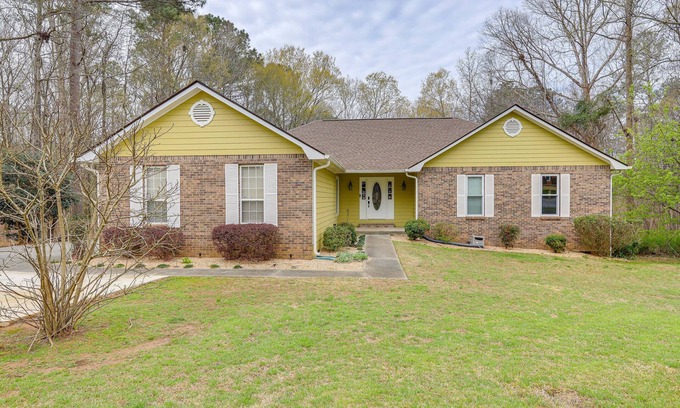 Jonesboro Apartment | Modern Apartment: 22 Mi to Downtown Atlanta!