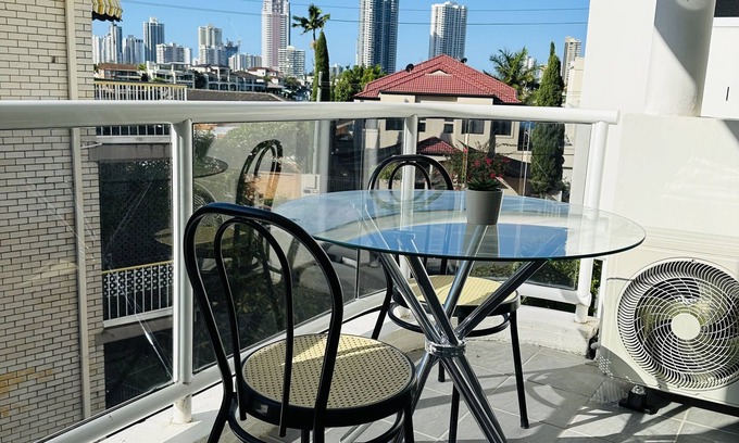 Surfers Paradise Apartment | Modern Apartment in Chevron Island