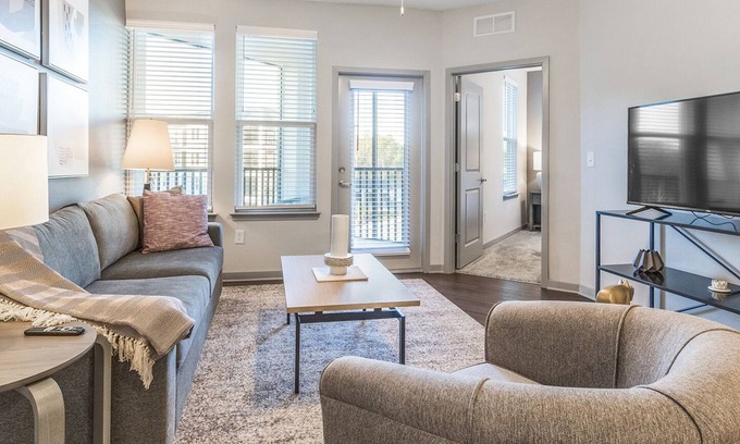 OakLeaf Plantation Apartment | Modern Apartment in Prime Location (ID8935X42)
