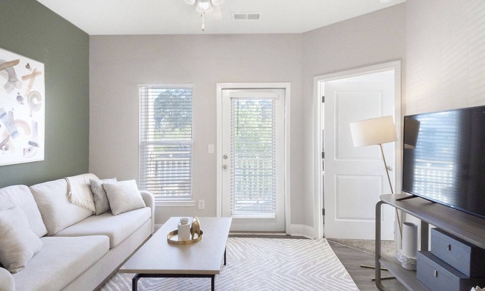 Johns Island Apartment | Modern Apartment in Prime Location (ID2000X66)