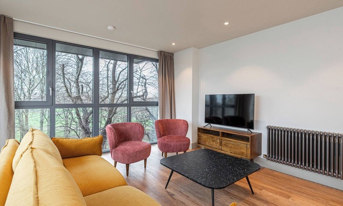 Tottenham Hale Apartment | Modern Apartment in North London