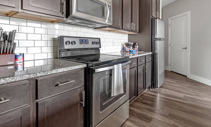 SouthPark Apartment | Modern Apartment in Prime Location (ID1284X157)