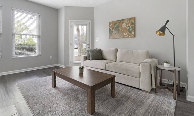 Charlotte Apartment | Modern Apartment in Prime Location (ID1380X186)