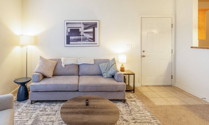 Lexington Apartment | Modern Apartment in Prime Location (ID3811X44)