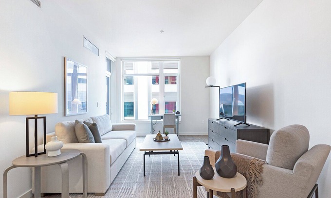Downtown Vancouver Apartment | Modern Apartment in Prime Location (ID9173X17)